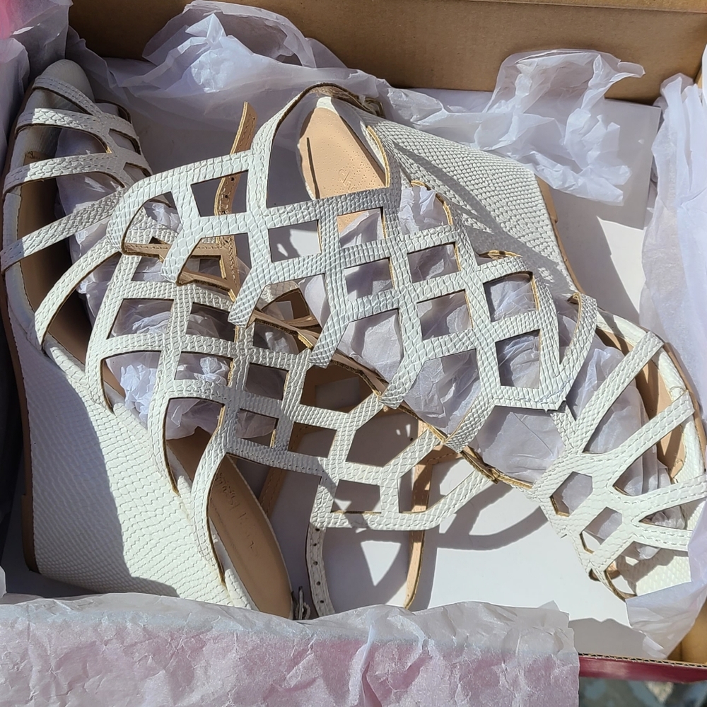 Charlotte ruse, w8, white snake wedges